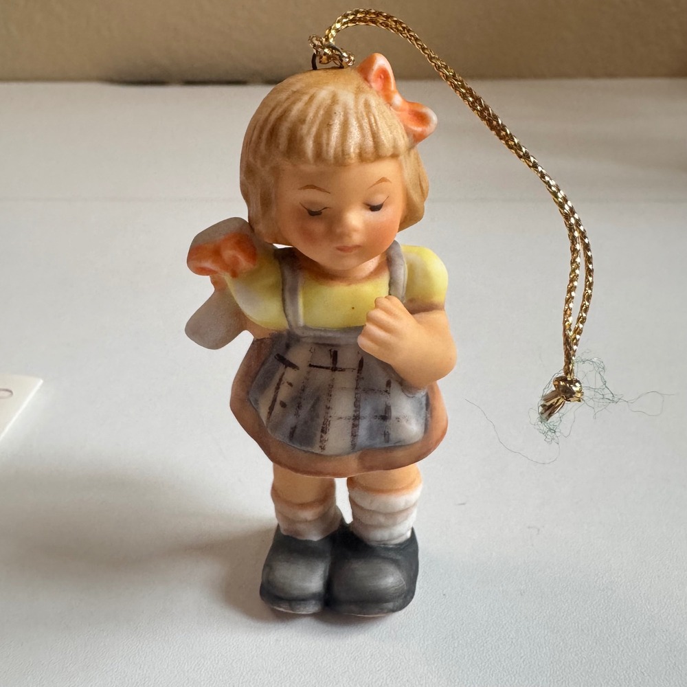 Goebel Berta Hummel Surprise For You Christmas Ornament 96032-C/PS2 COA Girl 97'